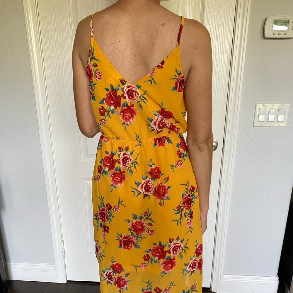 Maxi Yellow With Roses Patterns Open On The Aide - image 4